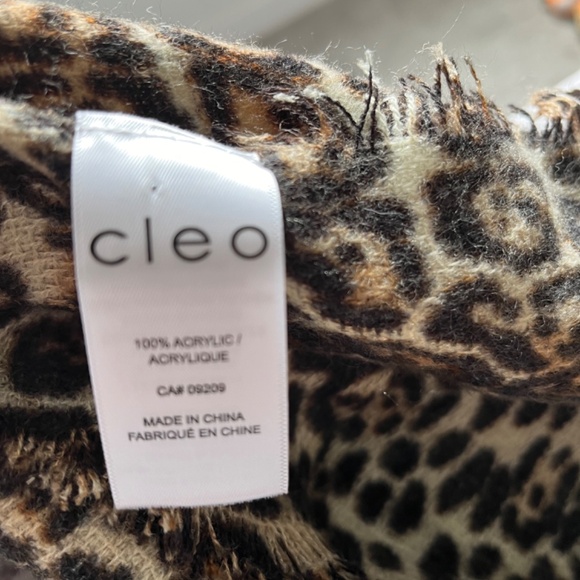 Cleo Animal print scarf - Picture 7 of 7